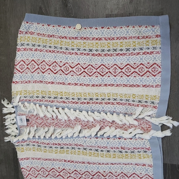 Cabi Love Carol XS/S Boho Fringe Siesta Knit Tassel Fringe Poncho Sweater - Picture 9 of 13